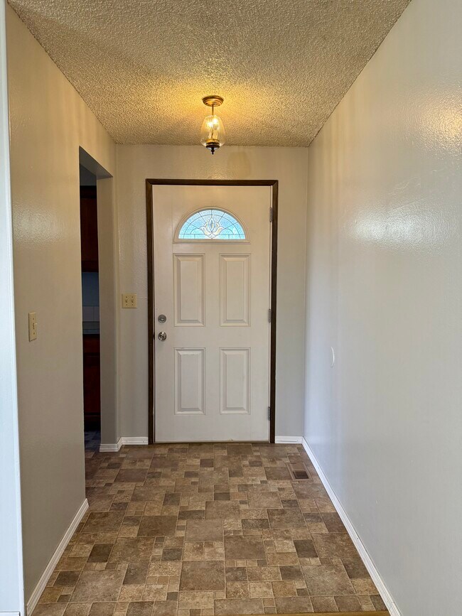 Foto del edificio - 5363 Gatewood Dr