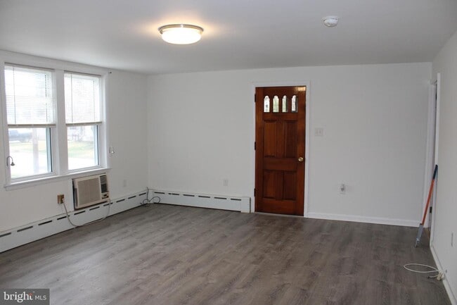 Building Photo - 138 Pine Ave