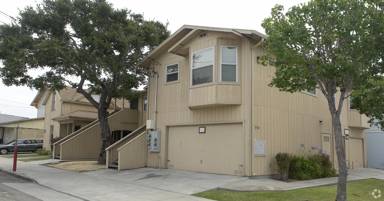 Building Photo - 3702 Allendale Ave