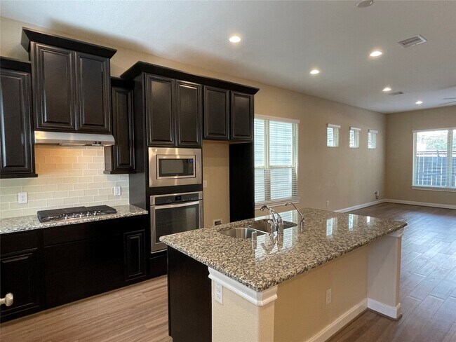 Foto del edificio - 10418 Quiet Courtyard Rd
