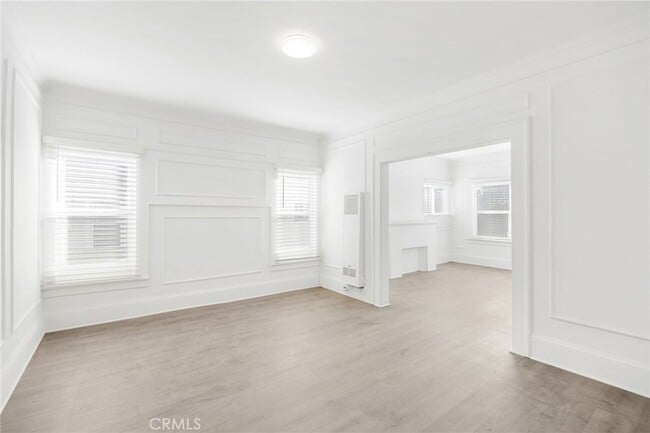 Foto del edificio - 548 N Kenmore Ave
