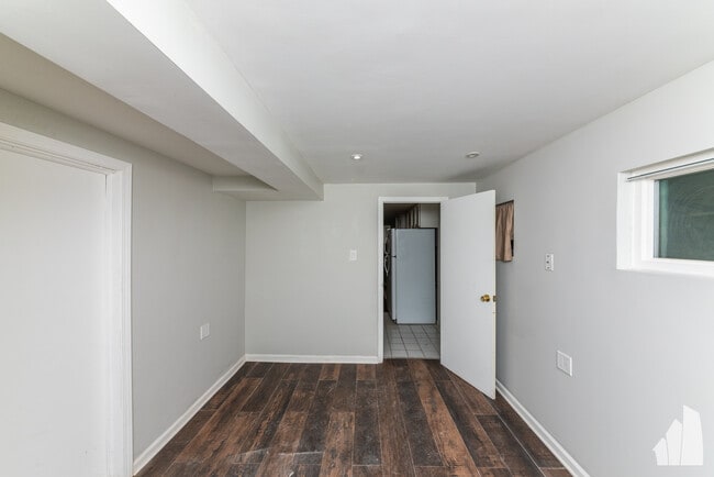 Building Photo - 3343 N Sheffield Ave