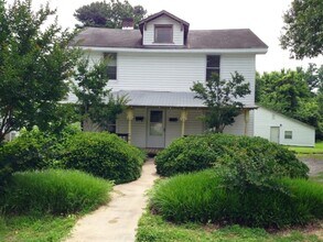 Building Photo - 1105 McCormick St