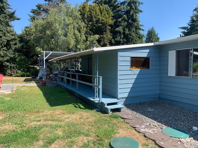Building Photo - 121 Ivy Ln