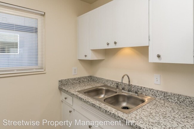 Building Photo - 1 br, 1 bath House - 2705 SE Courtney  - U...