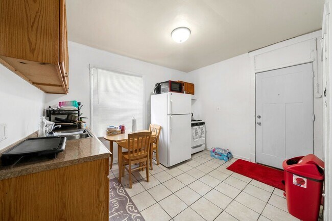Building Photo - 2042 Darrow Avenue, Unit 1