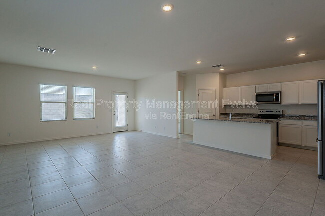 Foto del edificio - 6450 W Magdalena Ln