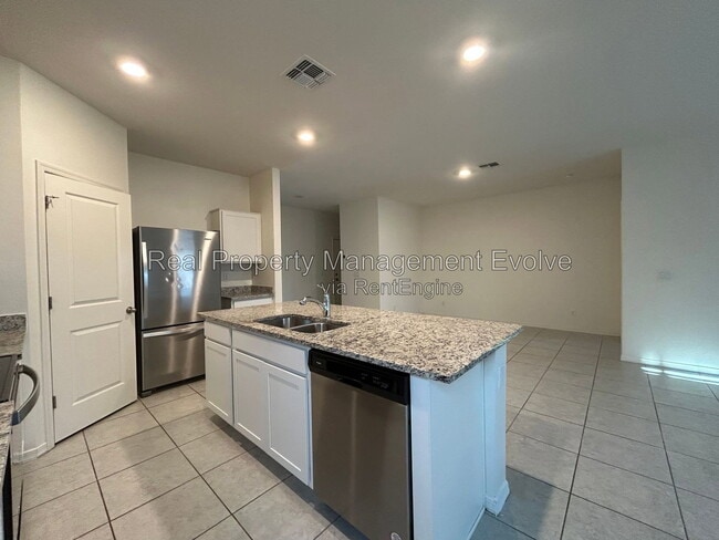 Building Photo - 6512 W Magdalena Ln