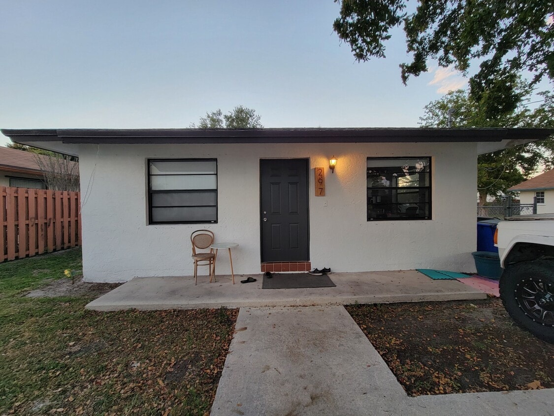 Primary Photo - 297 NW 1st Ave
