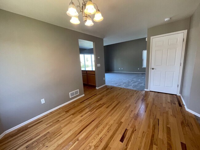 Foto del edificio - 2402 Ballard Ln