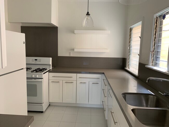 kitchen - 458 N Ogden Dr