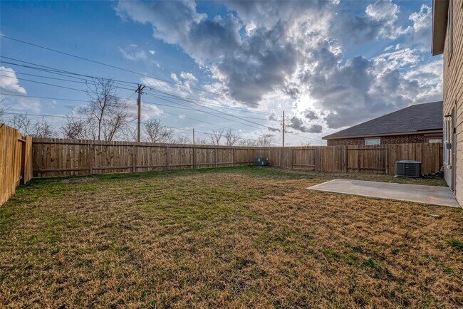 Foto del edificio - 545 Amberwood Pk Dr