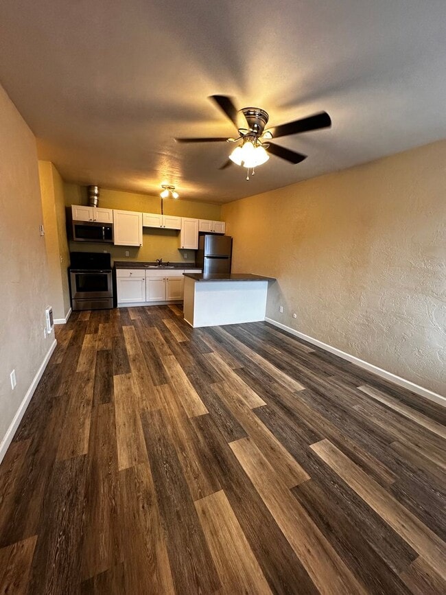 Building Photo - (WWA 5708) 1 bedroom/1 bathroom