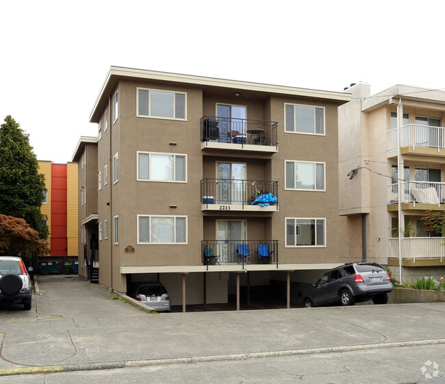 Primary Photo - Karina Apartments