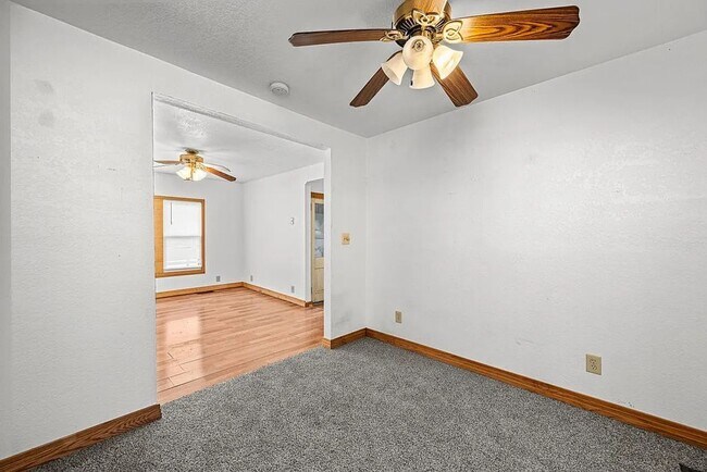 Foto del edificio - 2025 S Bluff Blvd