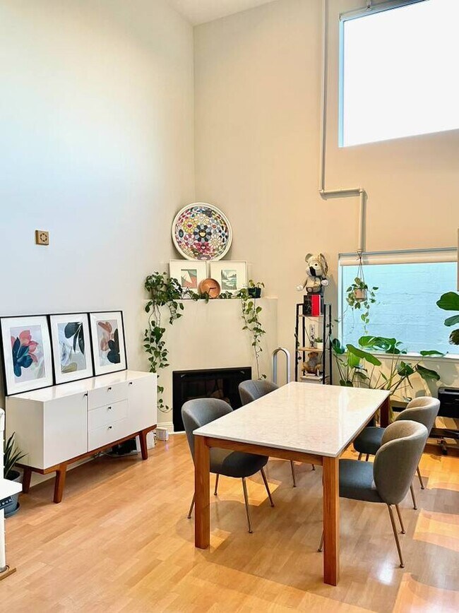 Living area - 388 Townsend St