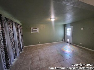 Foto del edificio - 130 Anton Dr