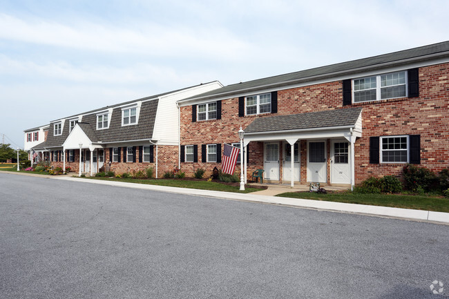 Building Photo - Cedar Acres