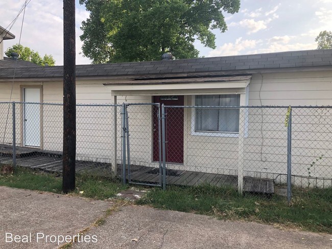 Building Photo - 705 Broadmoor Dr