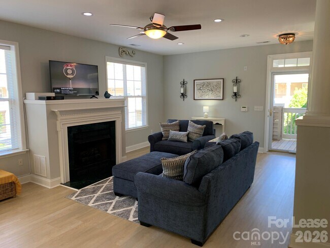 Foto del edificio - 9033 Rosalyn Glen Rd