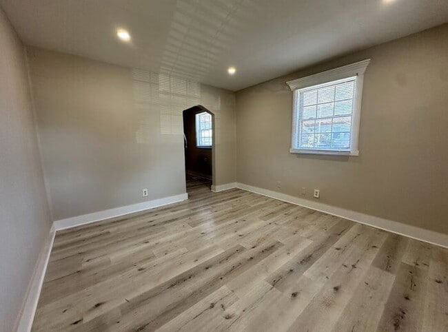 Photo - CENTER TOWNSHIP! **** SECTION 8 **** House