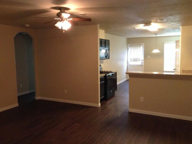 Foto del edificio - 831 Darbydale Crossing Ln