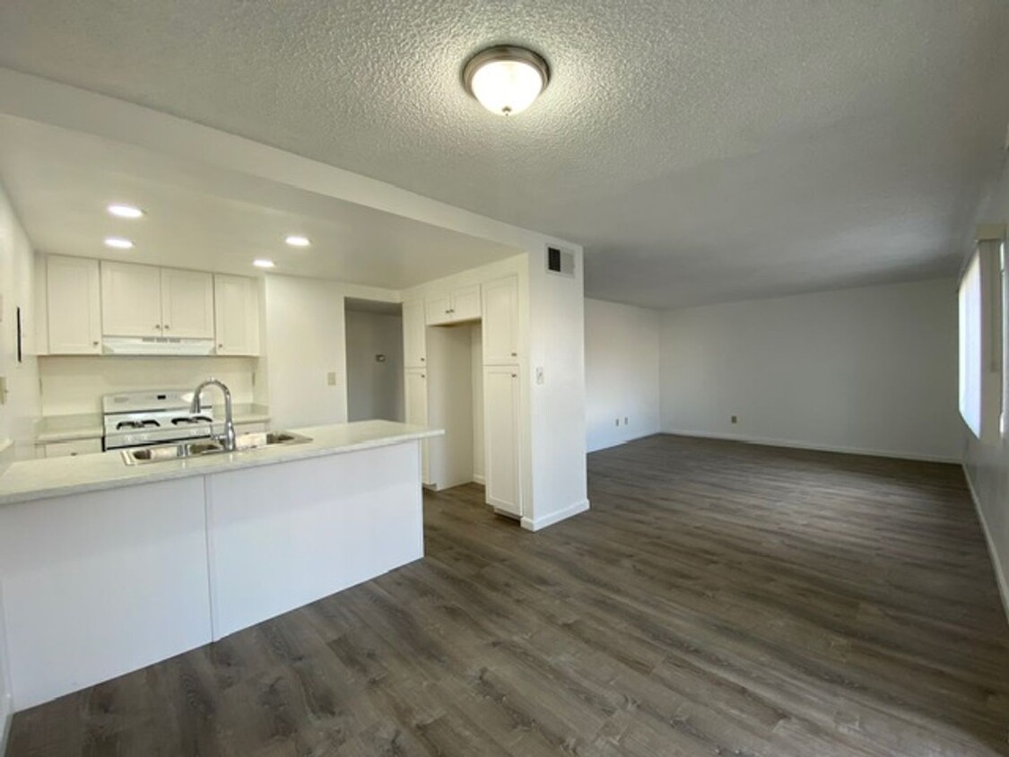 Foto principal - Completely Remodeled Colton Condo in Gated...