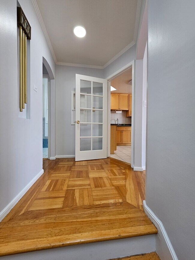 Foto del edificio - 2 Bed/1 Bath REFRESHED Sunset District Stu...