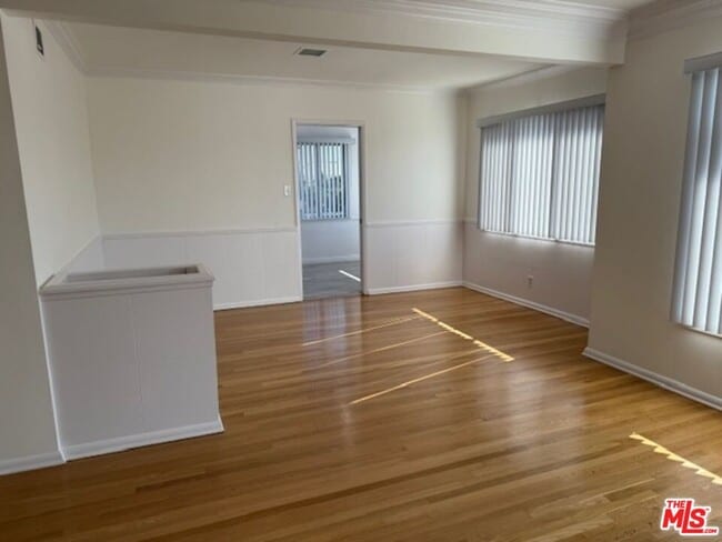 Foto del edificio - 5704 S Corning Ave