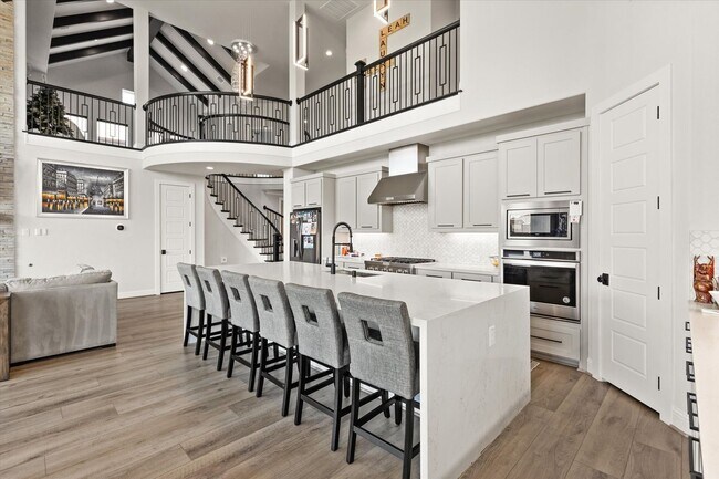 Building Photo - Luxurious in Little Elm