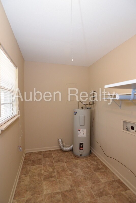 Foto del edificio - 3411 Covington Dr