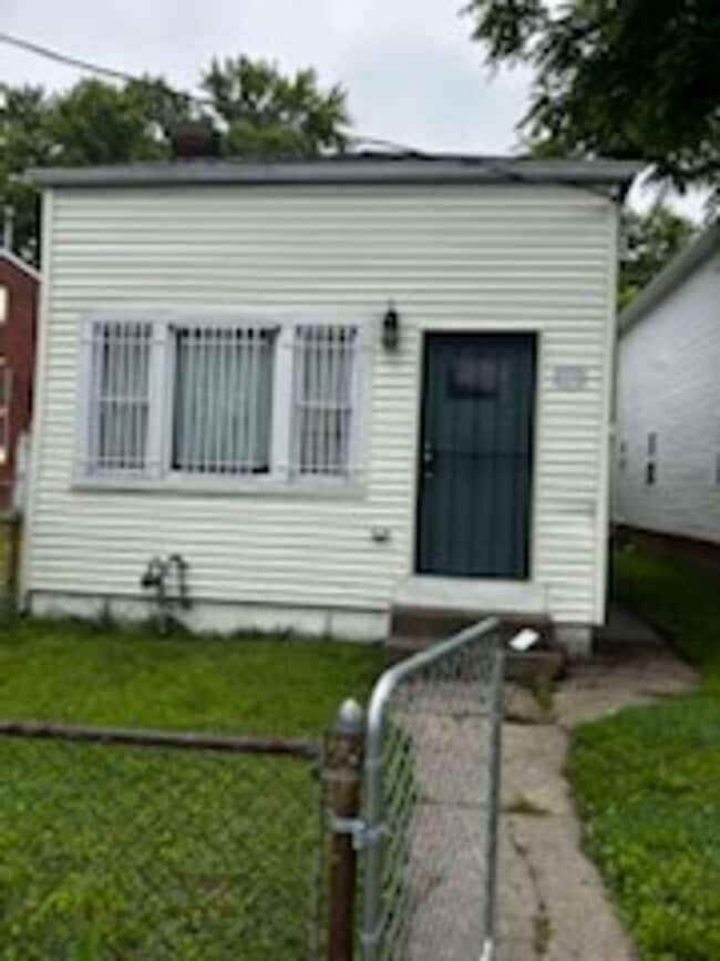 4 Bedroom 2 Bath Home Available in Louisville - 4 Bedroom 2 Bath Home Available in Louisville