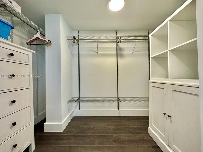 Building Photo - 100 Ocean Ln Dr