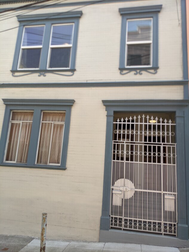 Front Gate - 30 Auburn St