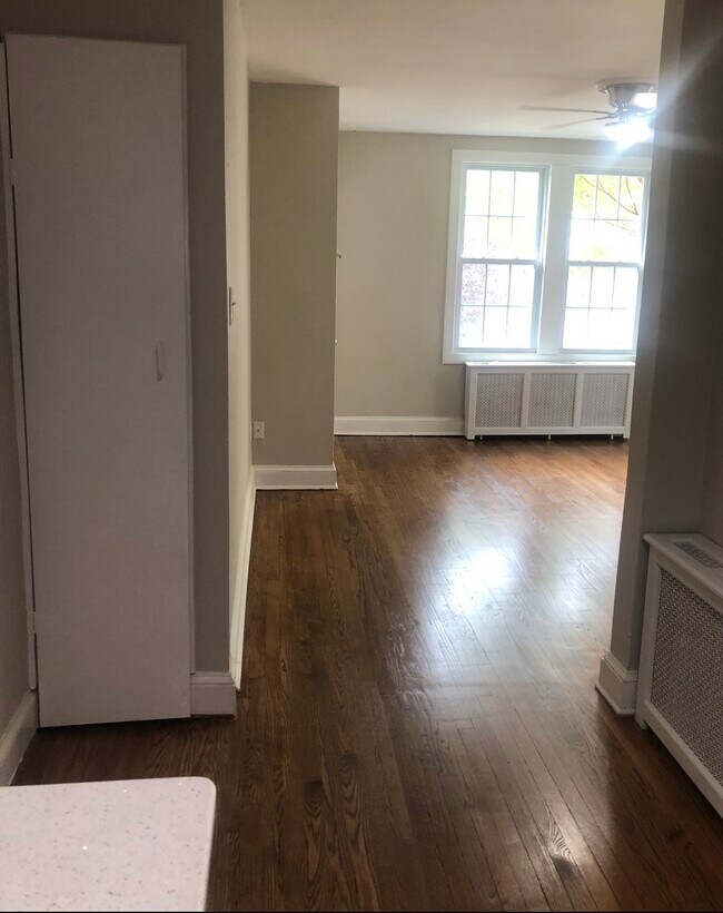 Foto del edificio - 2221 40th Pl NW