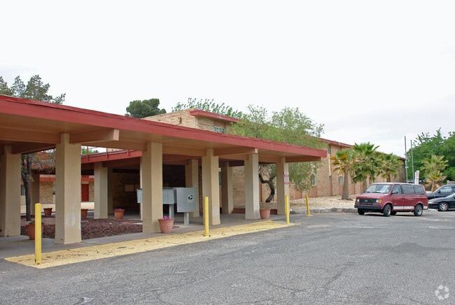 Building Photo - Villa Holiday Apartments