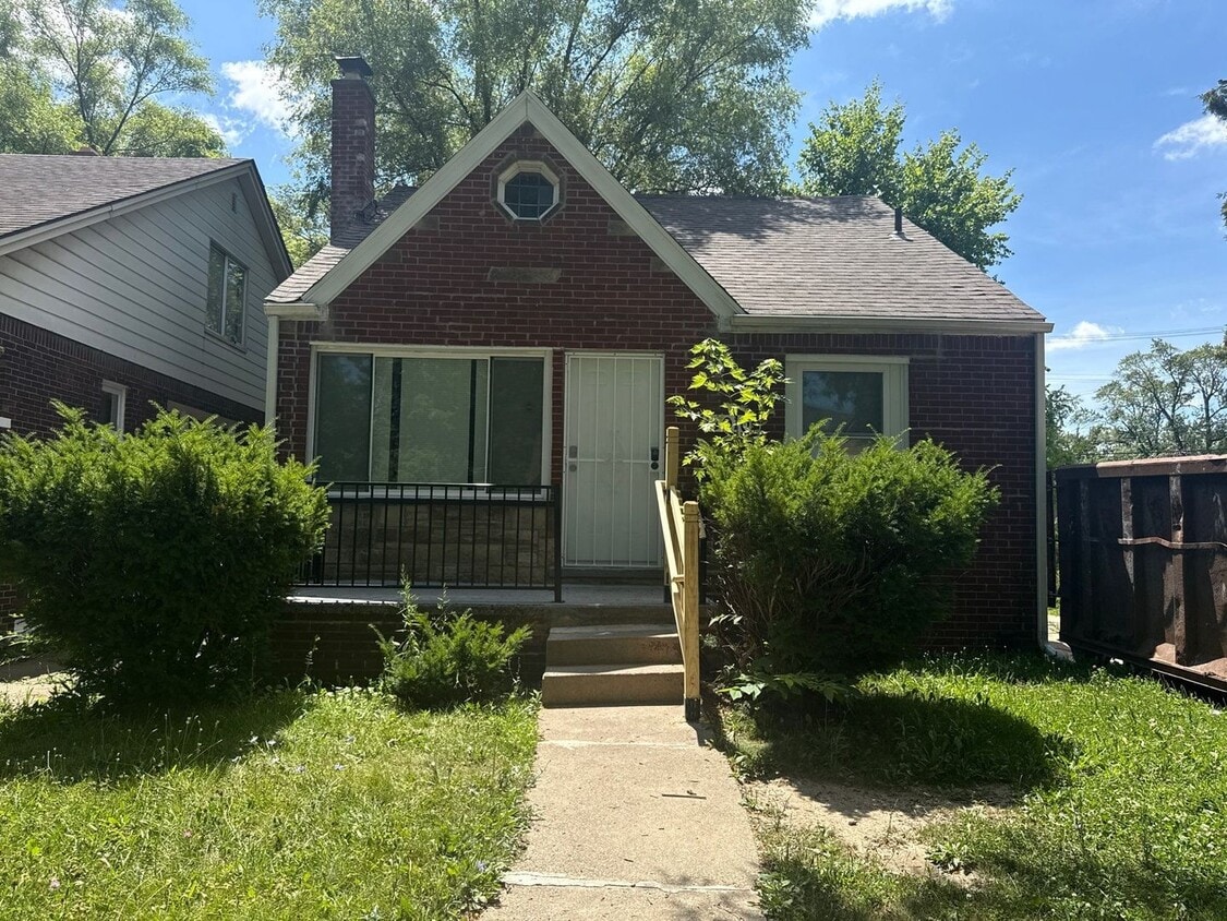 Primary Photo - Renovated 3-Bedroom Home – We Welcome Sect...