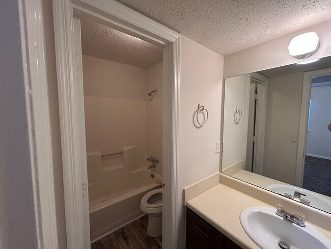 Foto del edificio - 8823 W Hills Ct
