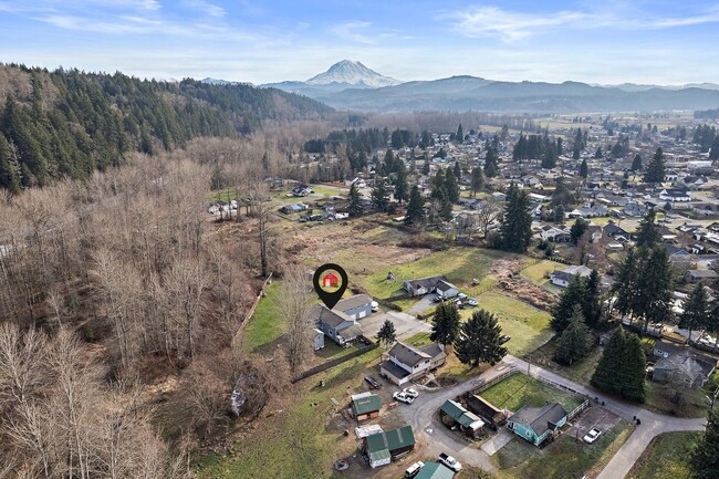 Building Photo - Spacious 6BR House in Orting