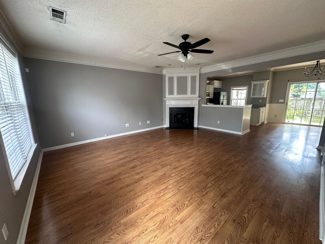 Building Photo - 3 Bedroom Marietta Townhome