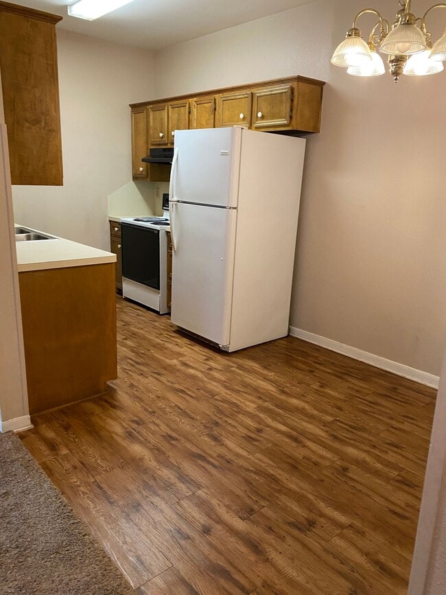 Building Photo - Monthly Paid Rent