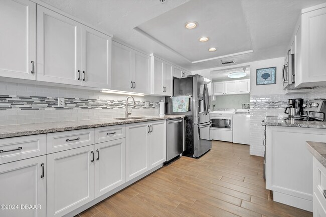 Building Photo - 2555 S Atlantic Ave