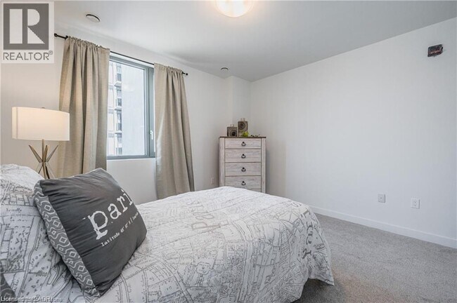 Photo du bâtiment - 1442 Highland Rd W