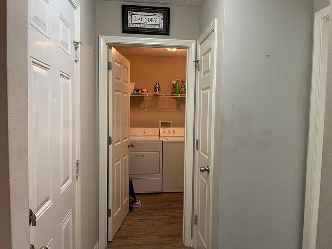 Foto del edificio - Spacious & Clean 3/2 in Sweet Gum Village ...