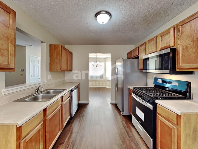Building Photo - 921 Reda Ct