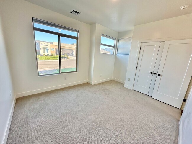 Foto del edificio - Beautiful 3 bed 2 bath Home!