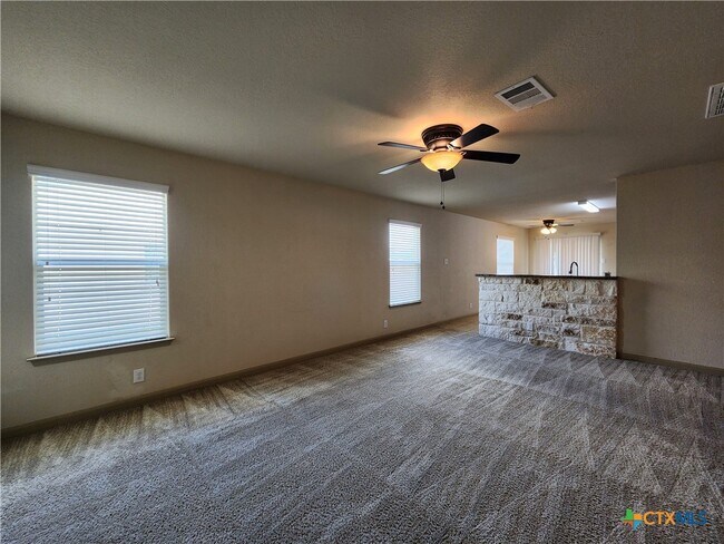 Building Photo - 789 Great Oaks Dr