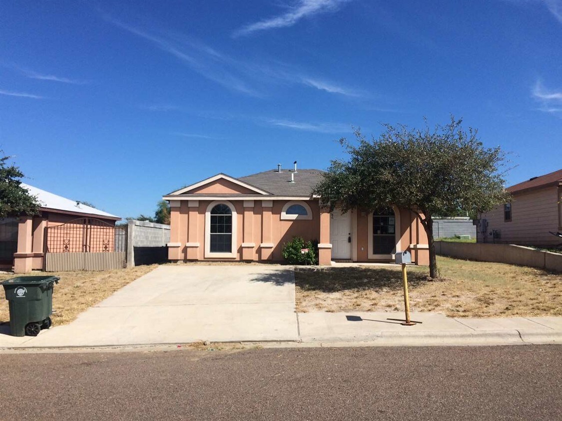 Primary Photo - 620 Bougainvillea St