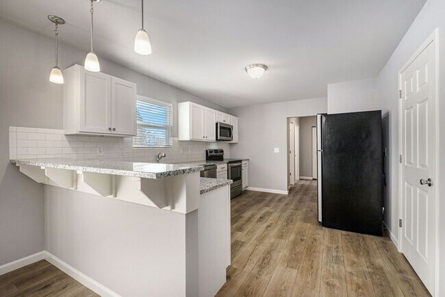Building Photo - 5115 Noland Dr