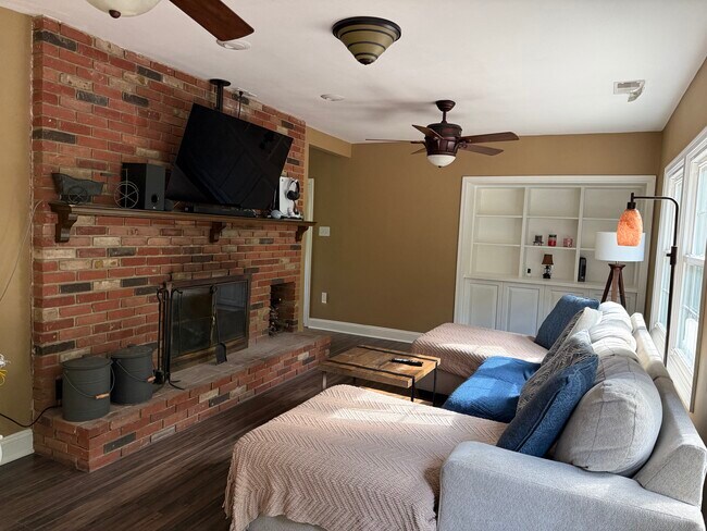 Sala de estar - 7413 Skyline Dr
